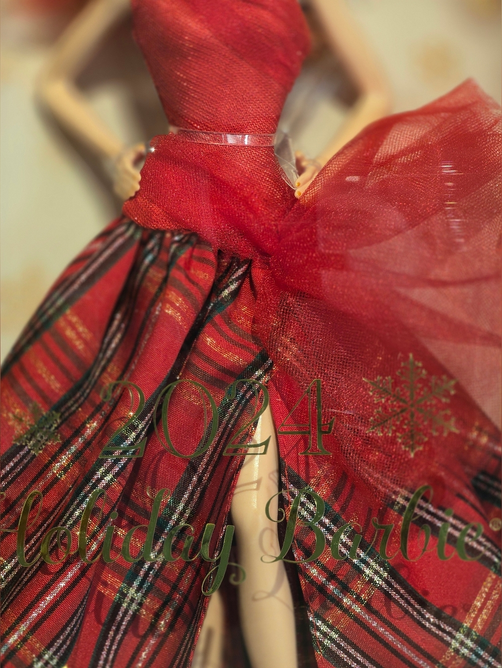 Barbie 2024 Holiday Doll Collection (Redhead) - Picture 3 of 4